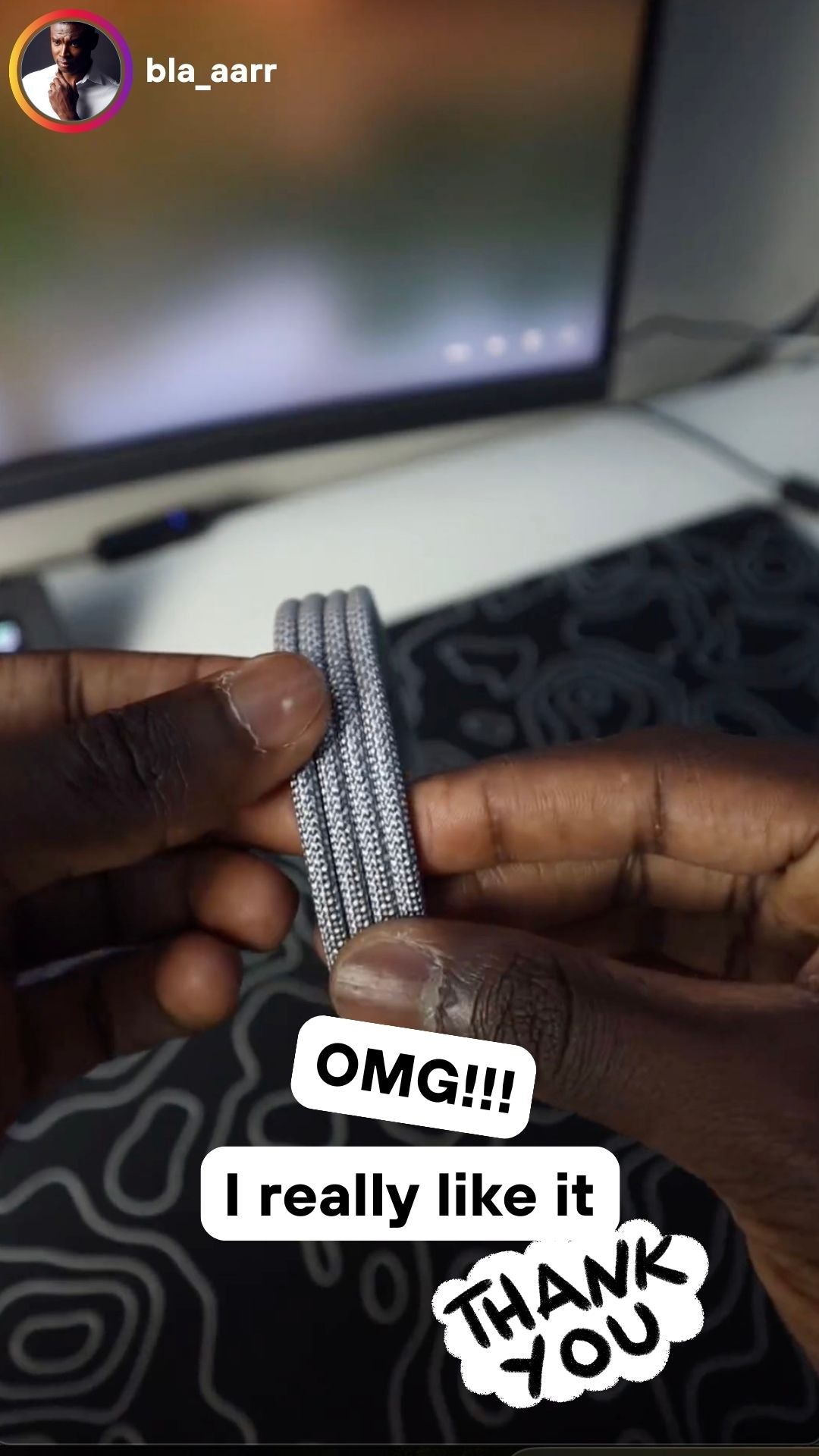 snapmag usb c cable social proof 1 rolled up cable