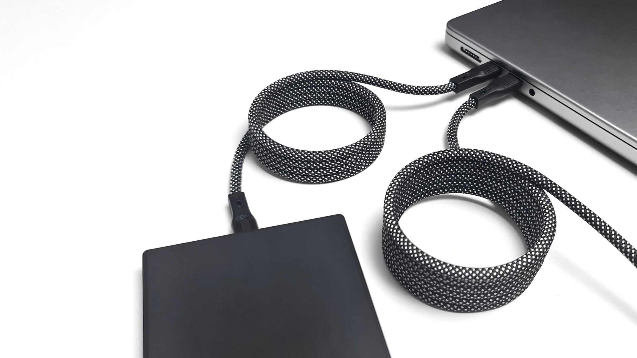 Snapmag magnetic USB C cables connecting devices