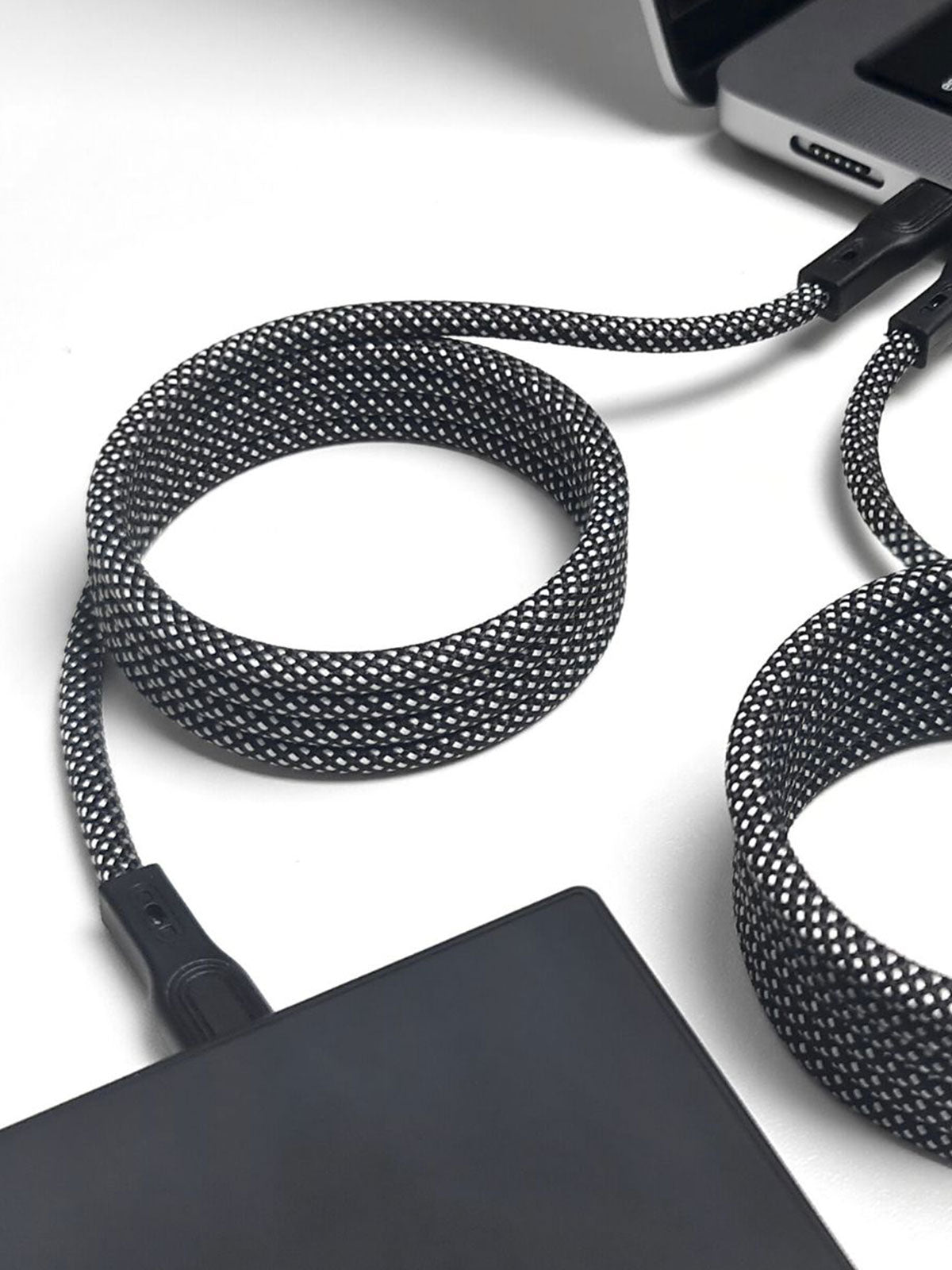 snapmag usb-c cable mobile phone banner