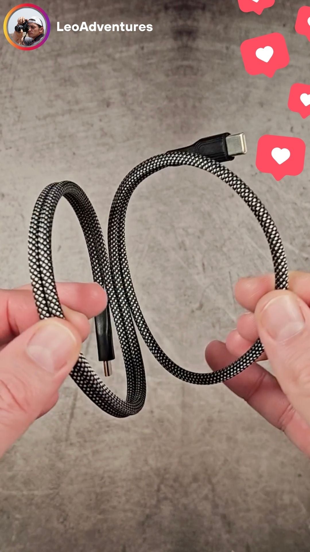 snapmag usb c cable social proof 6 cable in hand